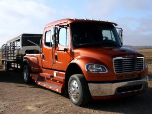 Freightliner Business Class M2 106 Crew Cab '2002
